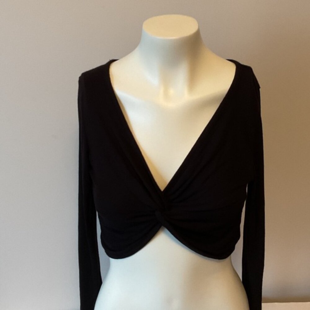 😊 Bozzolo Black Twist Front Crop Top